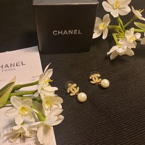 💕 Chanel earrings 💕